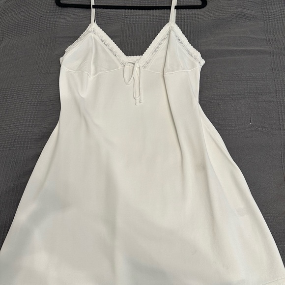 White mini dress - Picture 3 of 4